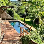 - Luxury Retreat With Pool, Umbria Villa Amelia