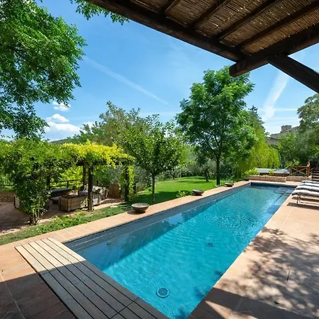 - Luxury Retreat With Pool, Umbria