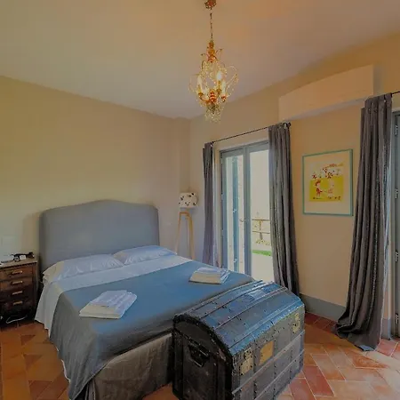 - Luxury Retreat With Pool, Umbria