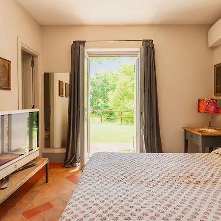 - Luxury Retreat With Pool, Umbria Vila Amelia